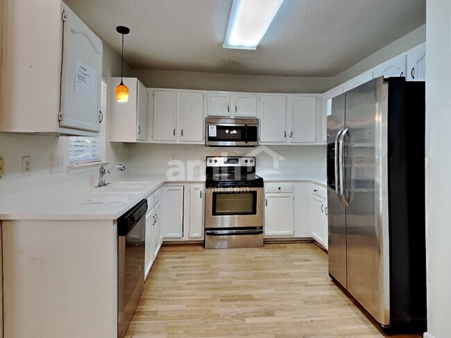 Building Photo - 13211 Peacock Ln