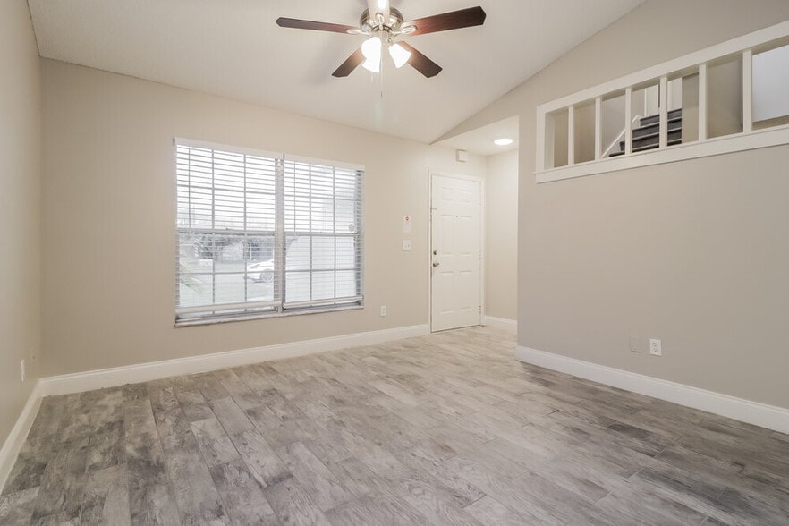 Building Photo - 720 Oak Manor Cir