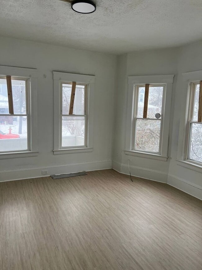 Building Photo - 853 E 155th St