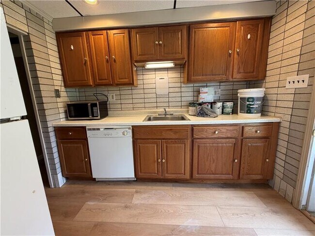 Building Photo - 735 Athalia St