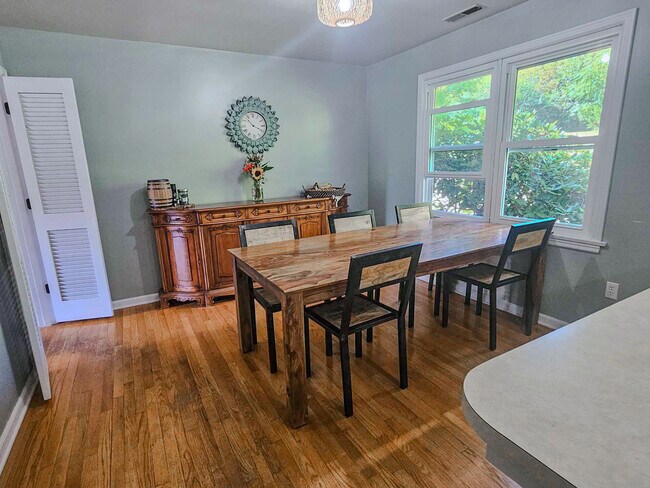 Dining - 185 Charldon Rd