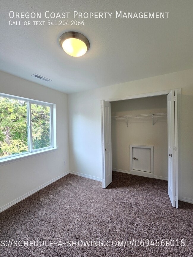 Building Photo - 4822 SW 48th Ct