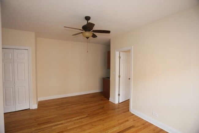 Building Photo - 727 W Cornelia Ave