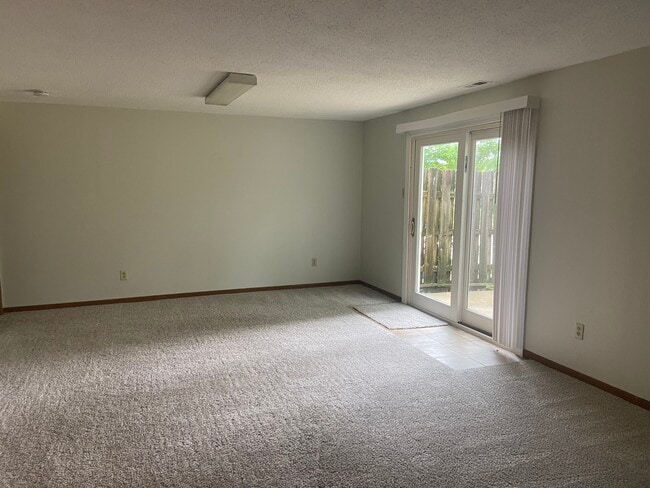Building Photo - 3216 Meadow Trail Dr