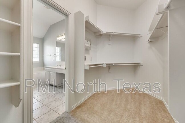 Building Photo - 4911 Lakeland Dr