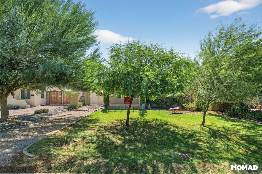 Building Photo - 1711 E Earll Dr