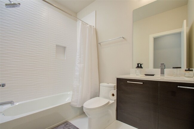 Building Photo - 4914 Noble St