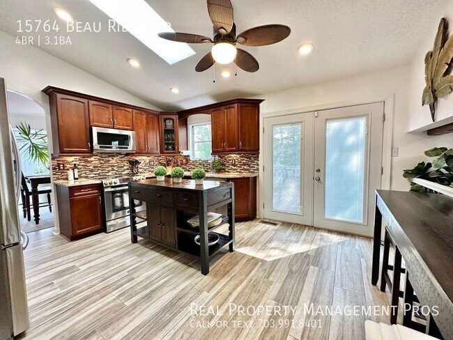Building Photo - 15764 Beau Ridge Dr
