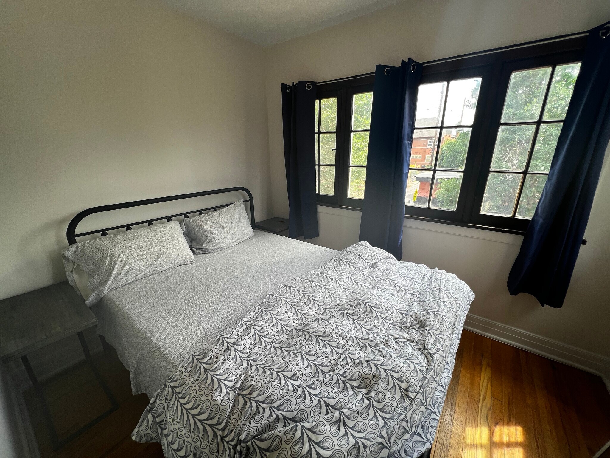 Building Photo - 115 E Cedar Ave