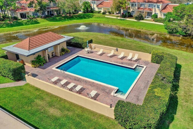 Building Photo - 5390 Woodland Lakes Dr