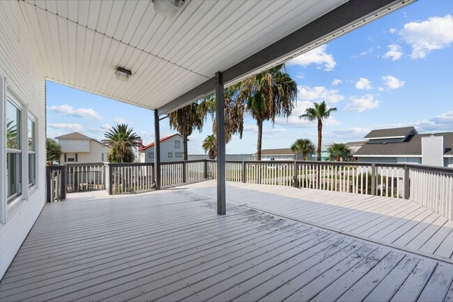 Building Photo - Waterfront Living at Its Best – For Rent o...