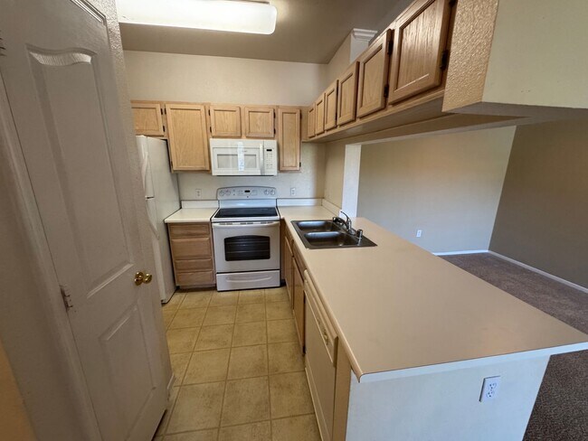 Building Photo - Cozy Condo in Ahwatukee