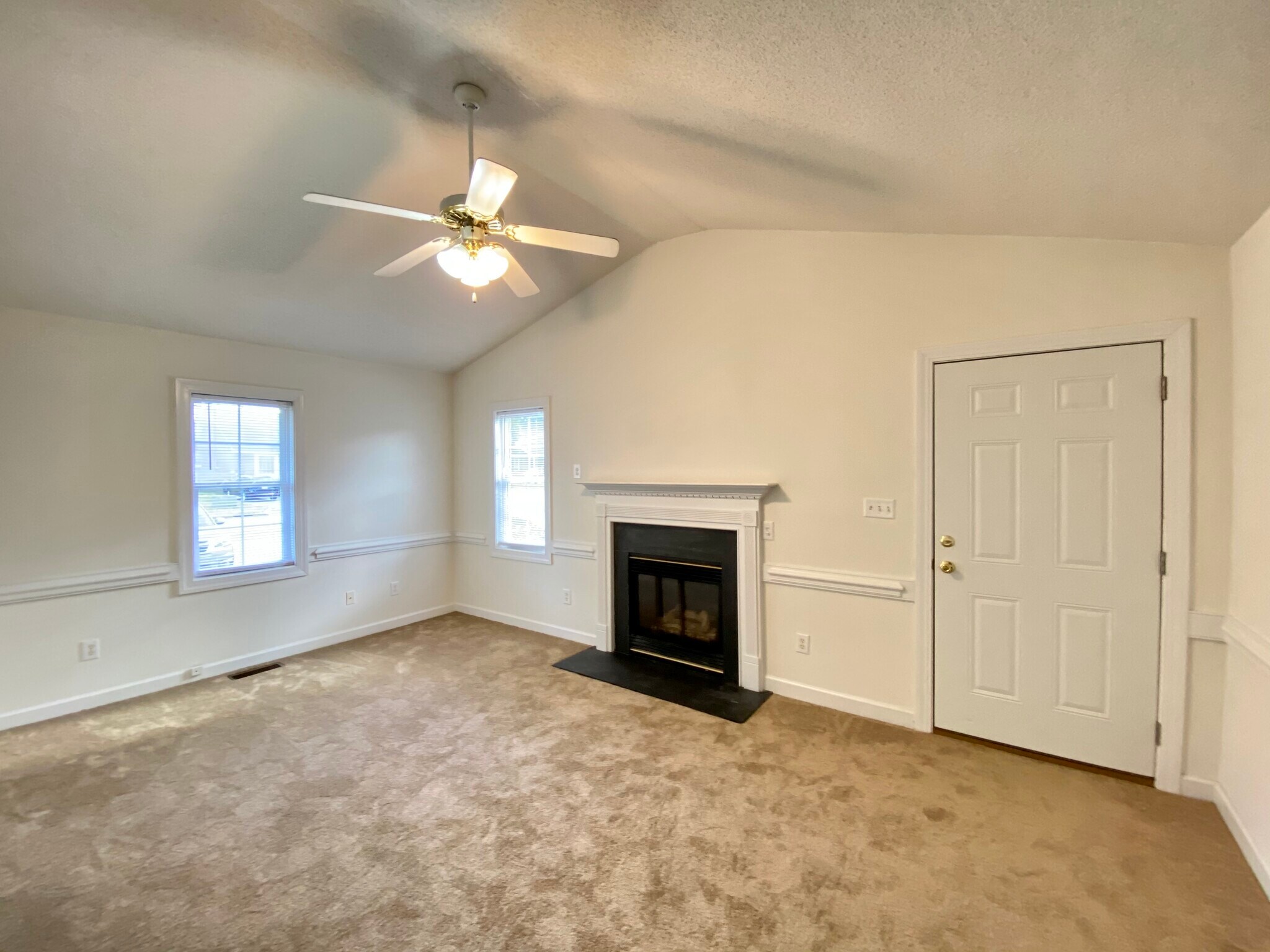 unit B - 4119 Juniper Ln NW