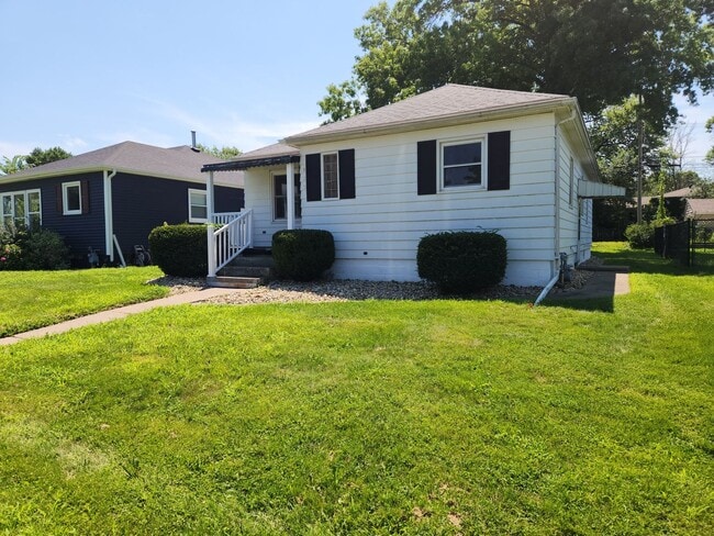 Building Photo - Great 3 Bedroom House