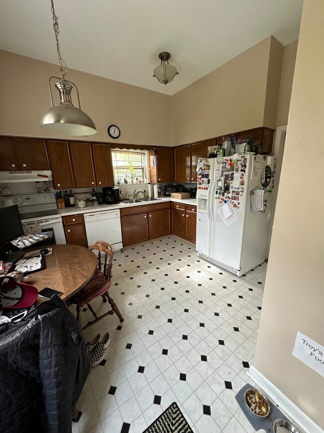 kitchen - 560 S 3rd St