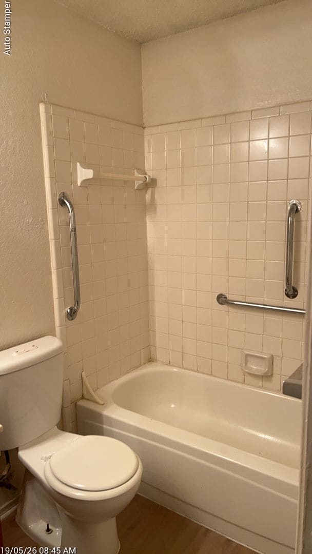 Building Photo - 6804 S Creek Dr
