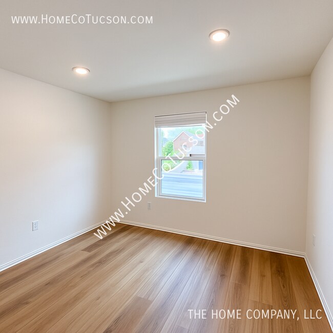 Building Photo - 8558 W Jackdaw Ct
