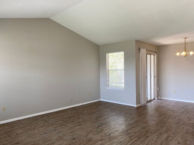 Building Photo - 510 Willowbend Cove