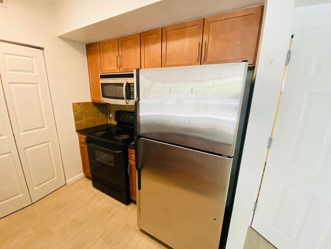 Building Photo - Spacious 2-bedroom apartment in full servi...