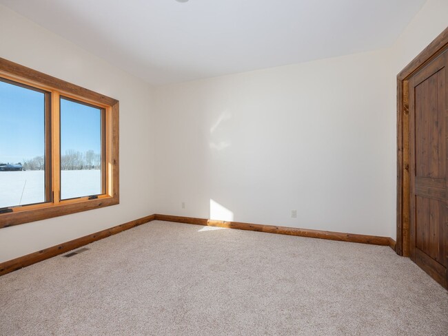 Building Photo - Spacious & Elegant 3-Bedroom Home – Flexib...