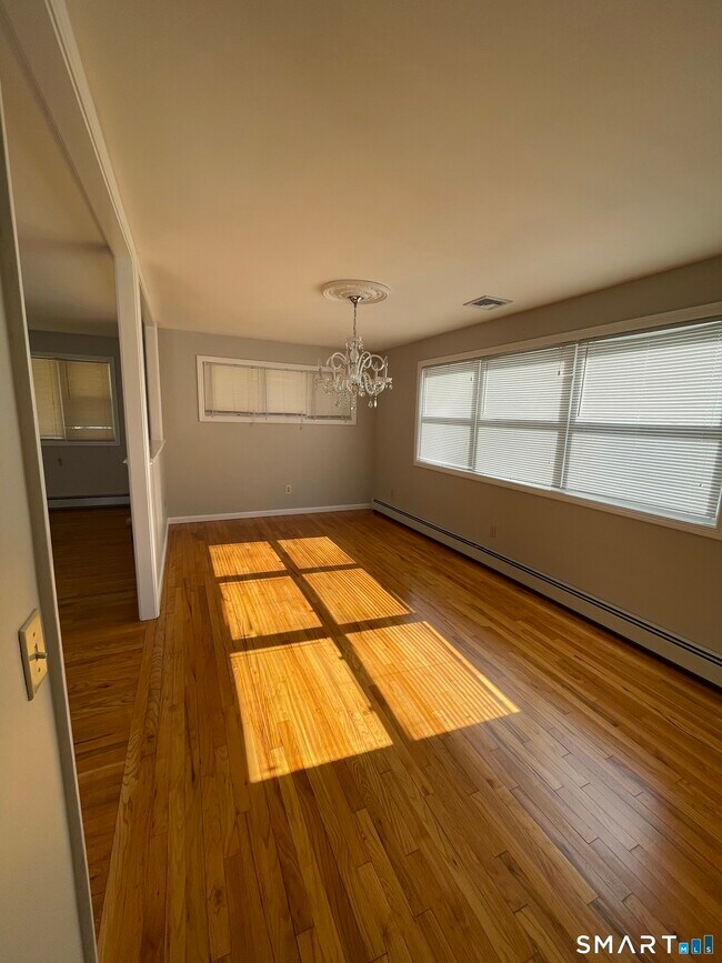 Building Photo - 26 Tamarack Cir