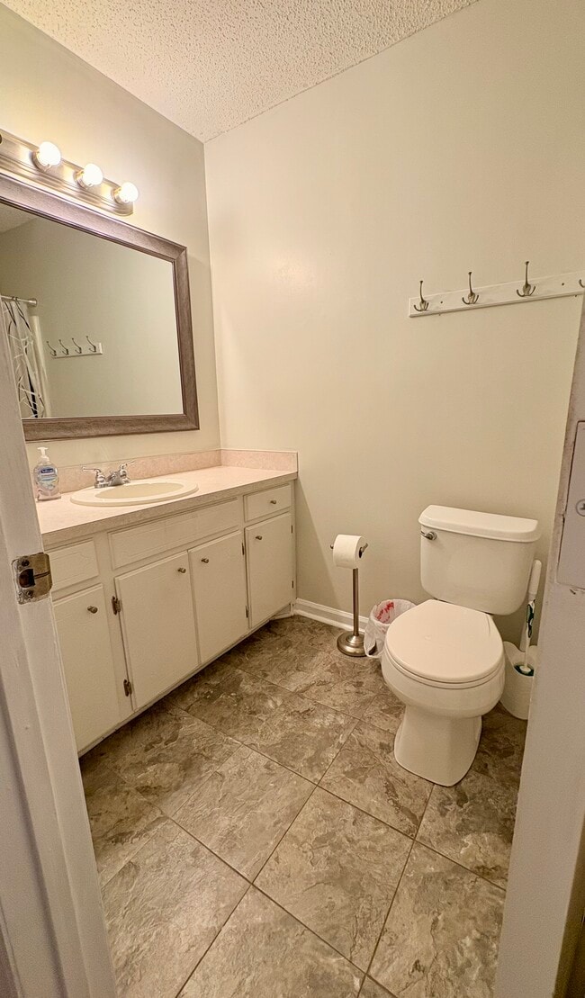 Building Photo - 101 Lael Ct