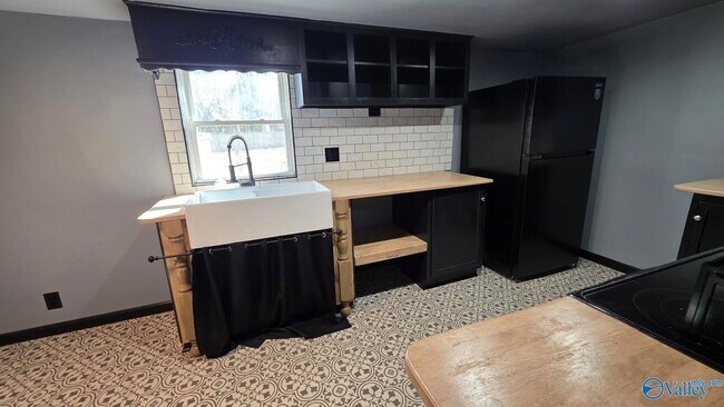 Building Photo - 713 W Washington St