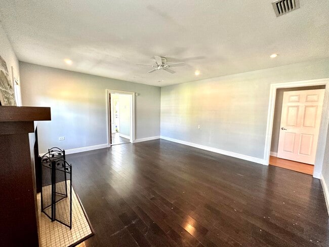 Building Photo - 101 C St