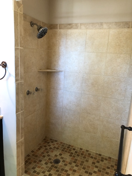 Building Photo - 1104 Lynmoor Dr NE