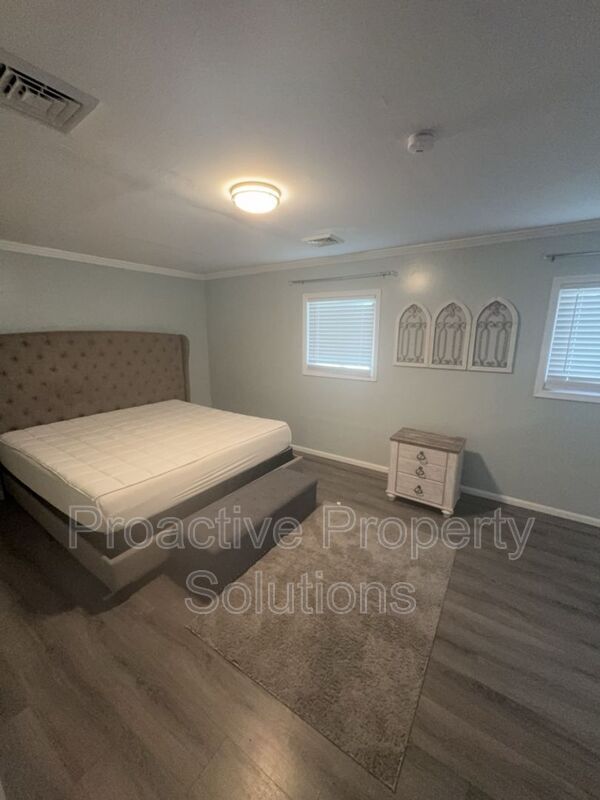 Building Photo - 5228 Hummingbird Dr