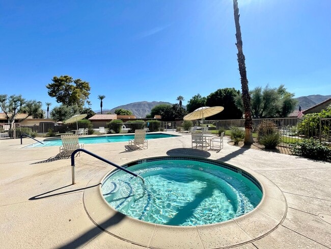 Building Photo - AVAILABLE NOW!  3 Bedroom 2 Bathroom Condo in Sunrise Country Club