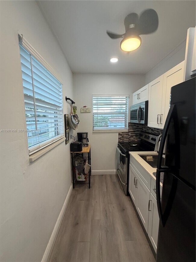 Building Photo - 2160 SW 17th St