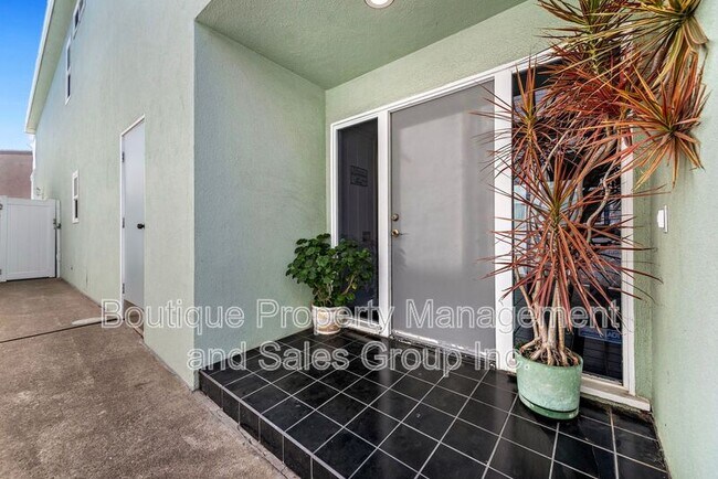 Building Photo - FRONT UNIT-1707 W BALBOA