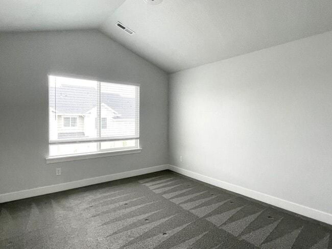 Building Photo - Awesome Corner Townhome at Mountain Ridge!