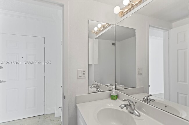 Building Photo - 2501 S Ocean Dr