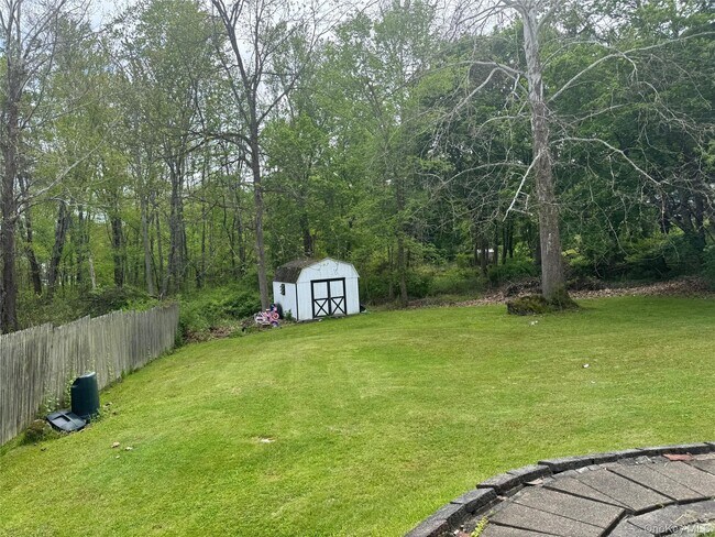 Building Photo - 176 Spackenkill Rd
