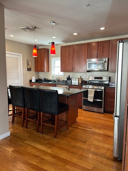Building Photo - 49 Mozart St