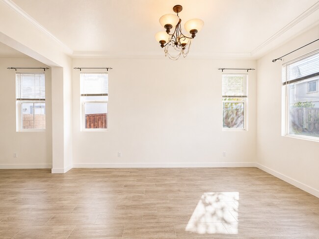 Building Photo - Beautifully Updated 5 Bedroom House with 3 Car Garage For Rent