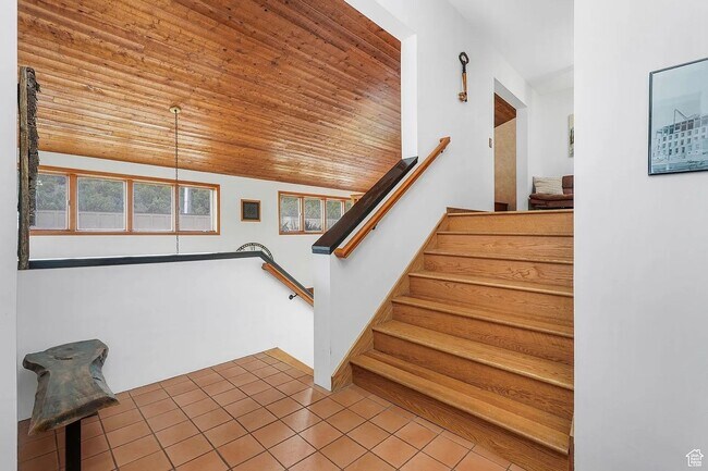 Building Photo - Scenic Mountain View Rental Minutes from Shopping & Trails!