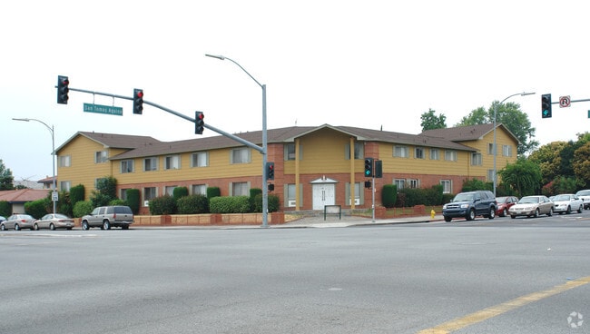 Building Photo - Jefferson Manor
