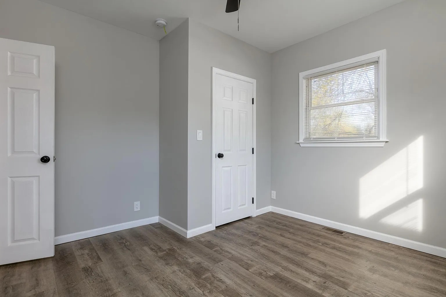 Building Photo - 318 Bronson St