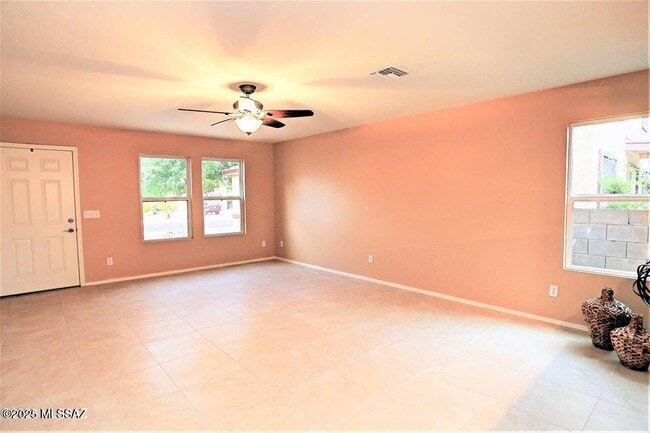 Building Photo - 727 W Buffalo Grass Dr