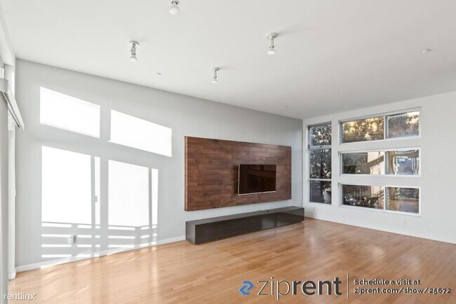Building Photo - 2 br, 2 bath Townhome - 2910 Mandela Pkwy,...