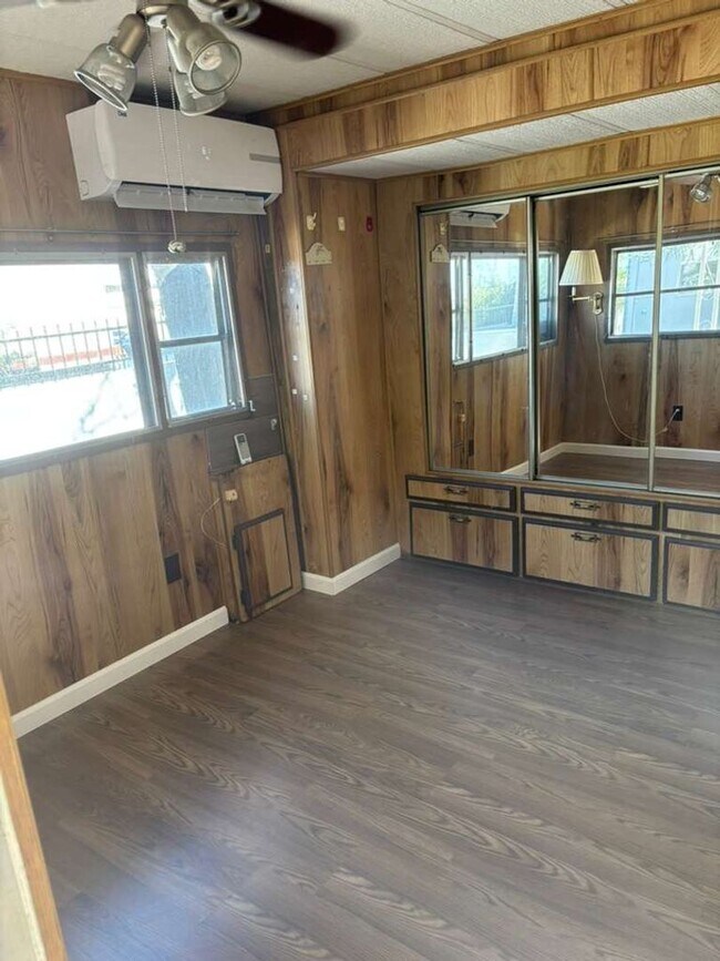 Building Photo - One bedroom One bath mobile home HBIRD Hallows MHP