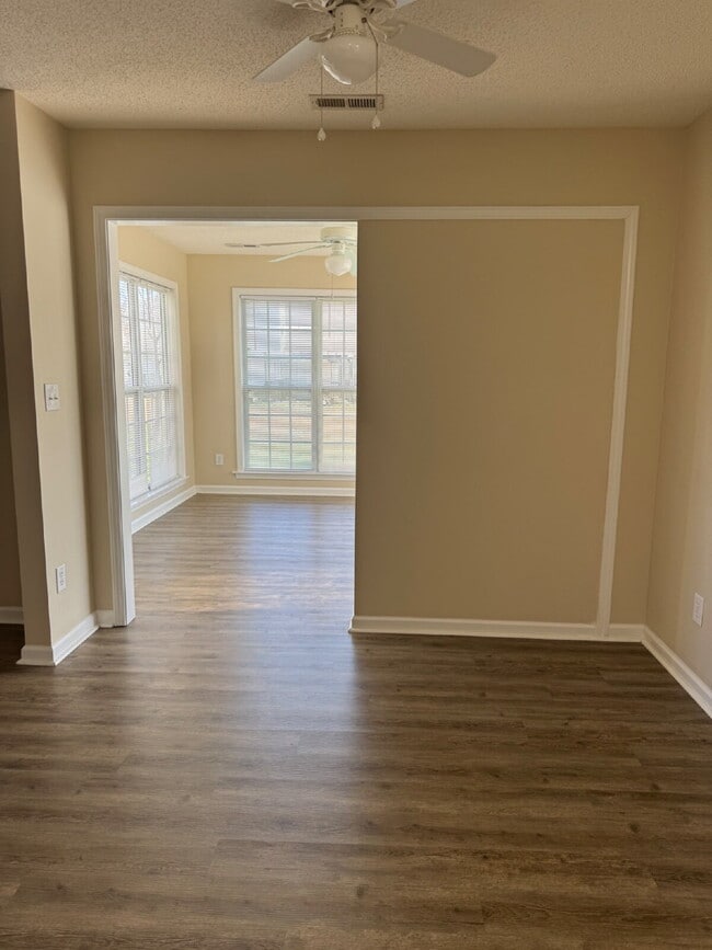 Building Photo - 32 N Sunberry Trail