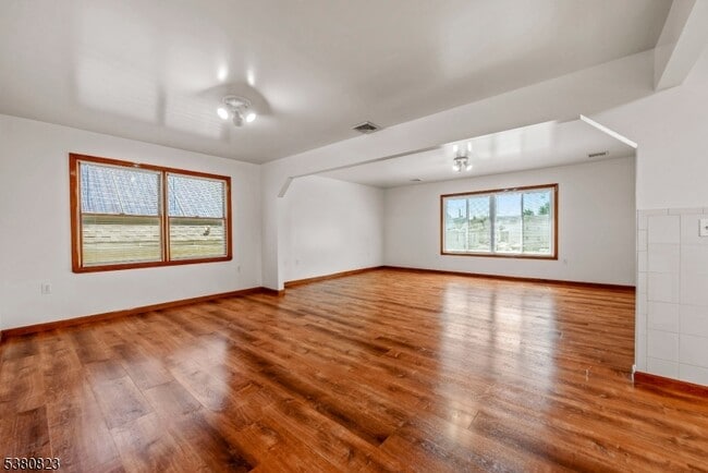 Building Photo - 939 Grove St