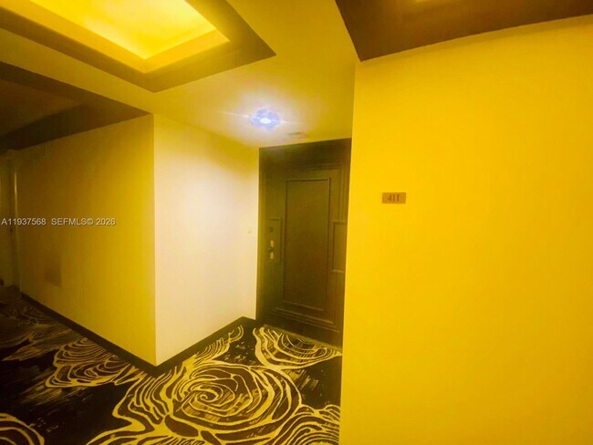 Building Photo - 1800 NE 114th St