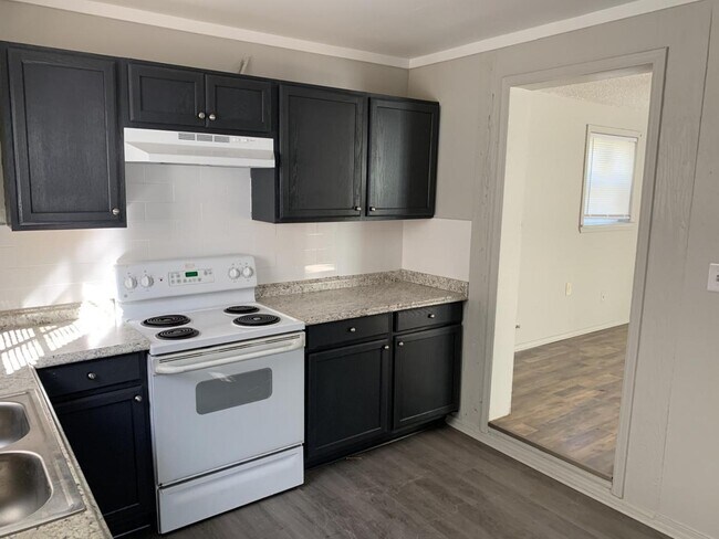 Building Photo - 3633 Mistletoe Ave