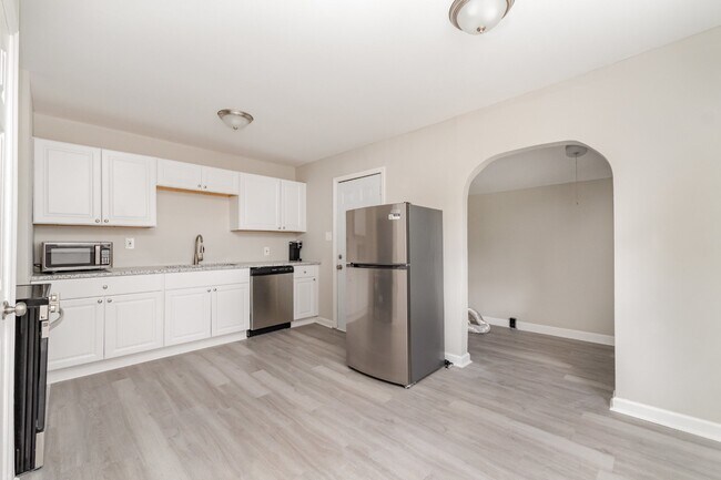 Building Photo - 815 Norwood Dr