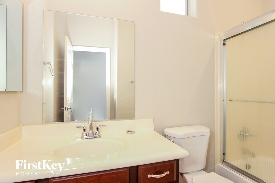 Building Photo - 15247 W Edgemont Ave